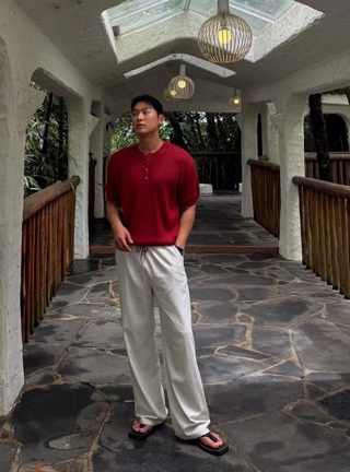 酒红色