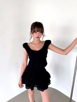 黑色