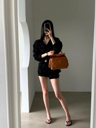 黑色