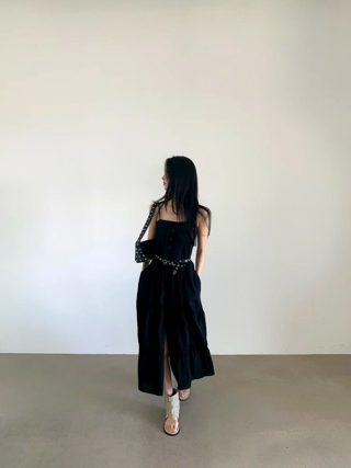 黑色