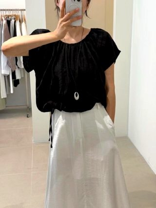 黑色