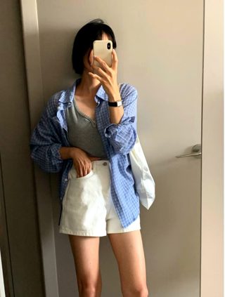 浅蓝色