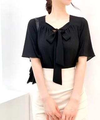 黑色