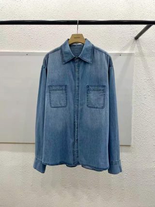 浅蓝色