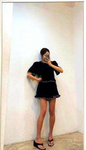 黑色