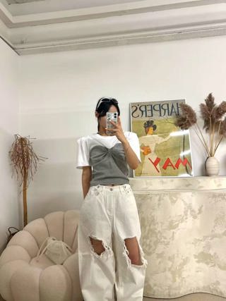 灰色