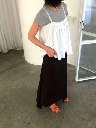 黑色
