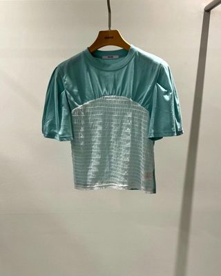 浅蓝色