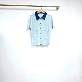 浅蓝色