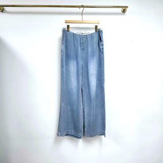 浅蓝色
