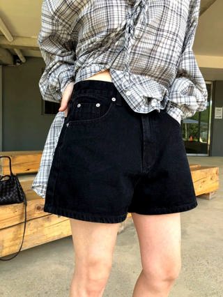 黑色