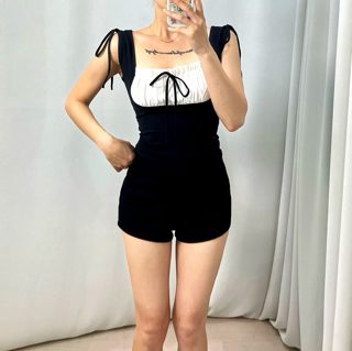 黑色