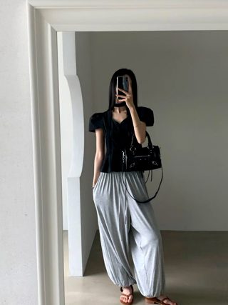 黑色