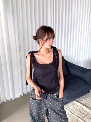 黑色