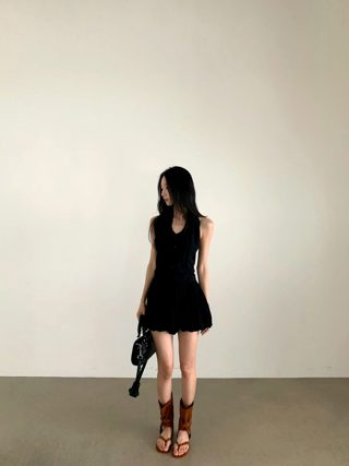 黑色