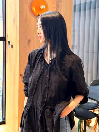 黑色