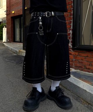 黑色