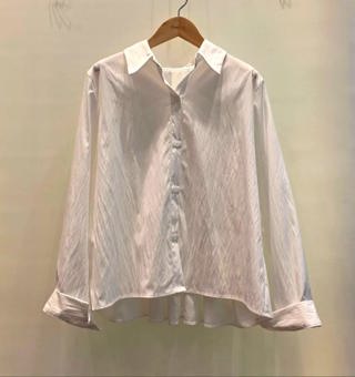 酒红色