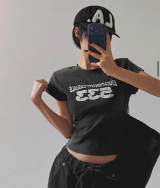 黑色