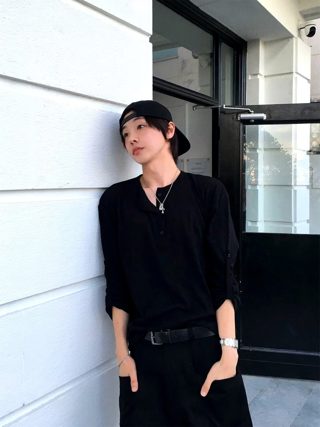 黑色