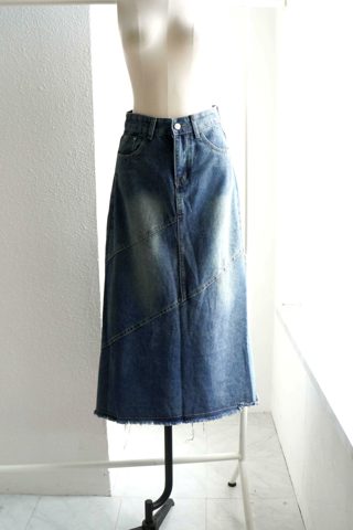 深蓝色