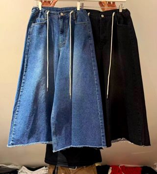 深蓝色