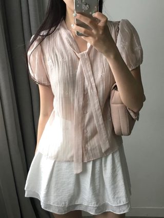 浅粉色