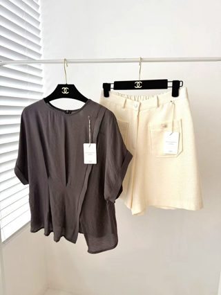灰色