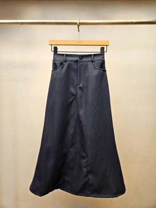 深蓝色