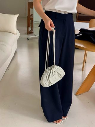 深蓝色