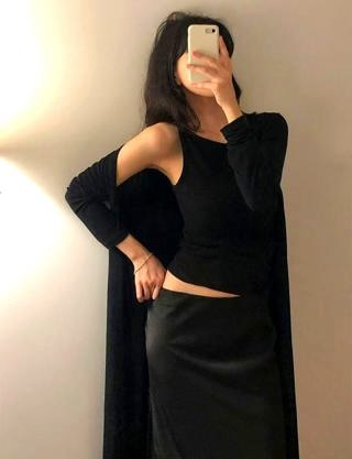黑色