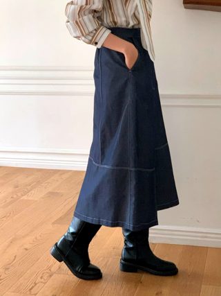 深蓝色