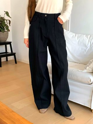 深蓝色