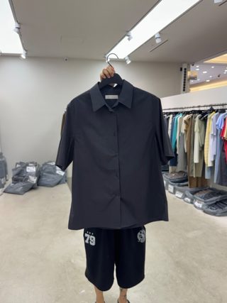 黑色