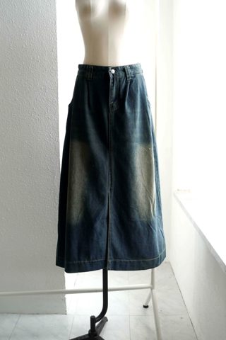 深蓝色