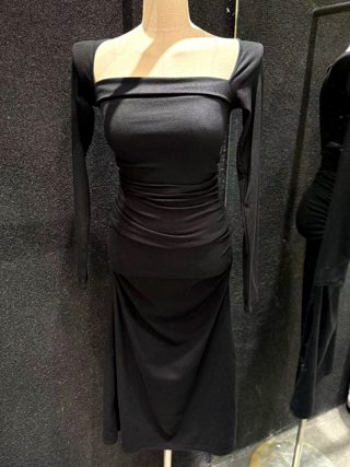 黑色