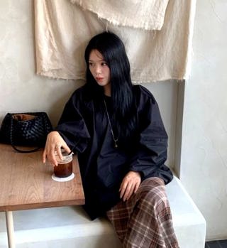 黑色