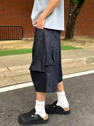 深蓝色