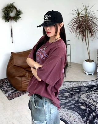 酒红色