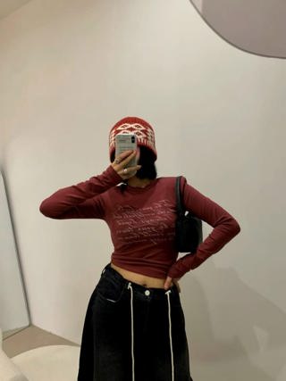 酒红色
