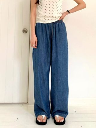 深蓝色