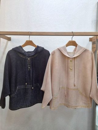 深蓝色