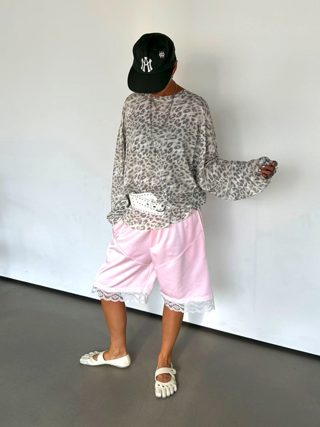 灰色