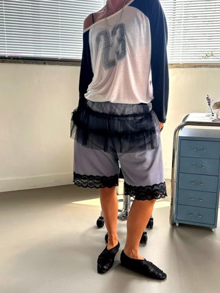 黑色
