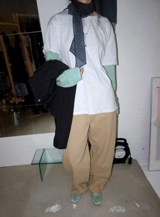 灰色