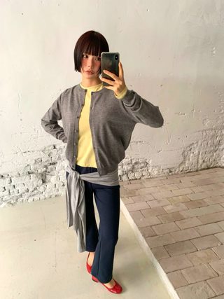 灰色