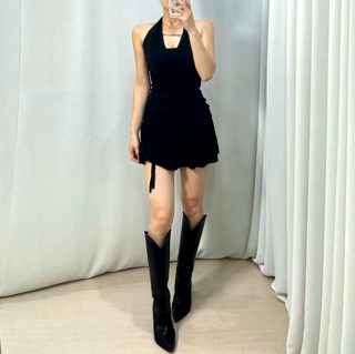 黑色