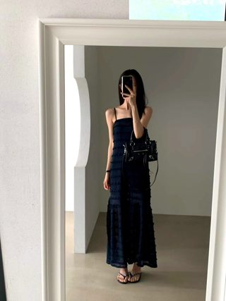 深蓝色