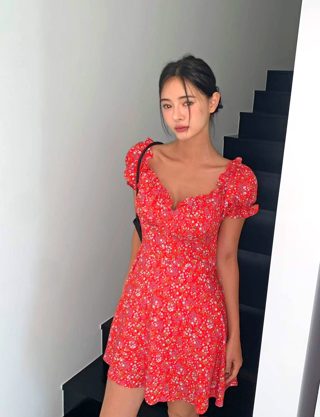 红色