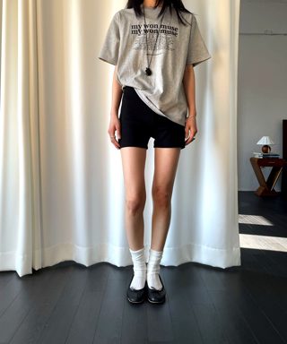 灰色